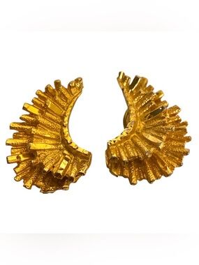 Vintage Gold Tone Angel Wings Clip On Earrings Bold Statement Retro Jewelry BSK